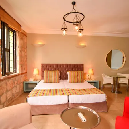 Modern Flat Near Hadrian's Gate Apartment Antalya