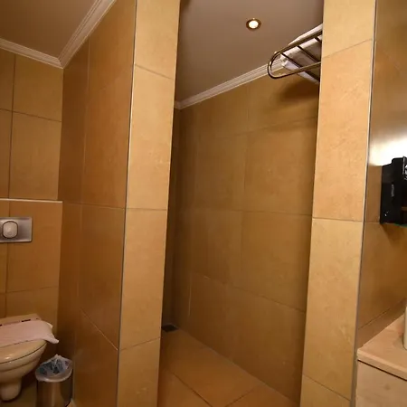 Modern Flat Near Hadrian's Gate *