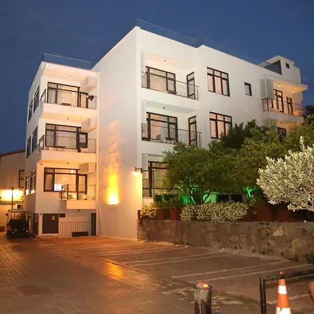 Modern Flat Near Hadrian's Gate شقة *