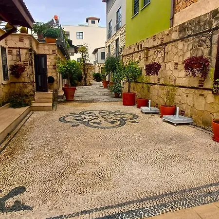 Modern Flat Near Hadrian's Gate شقة *